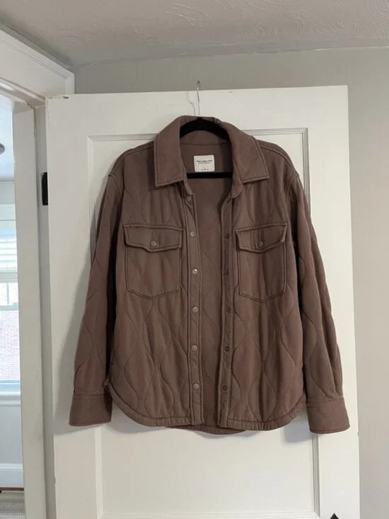 Abercrombie & Fitch Soft AF Quilted Shirt Jacket - Picture 3 of 8